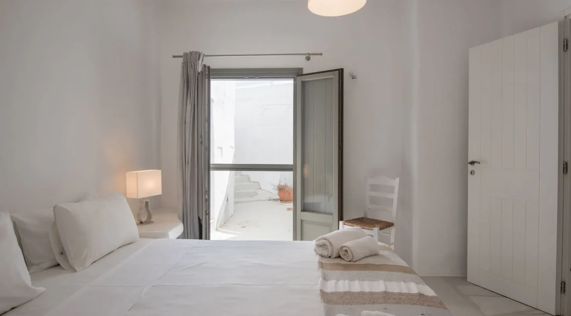 Property in Paros, Santa Maria 7