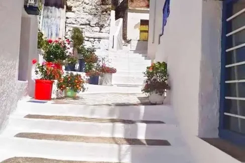 Traditional Cottage for Sale in Chora Naxos Greece1