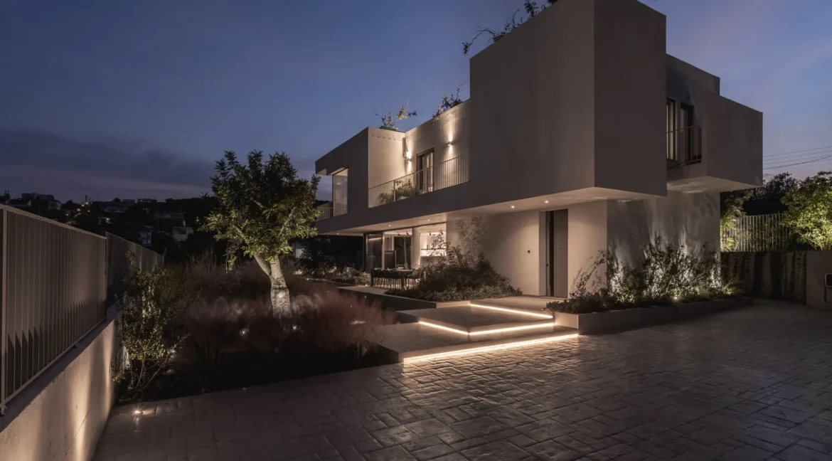 Luxury Detached House for Sale in Athens Artemida 25