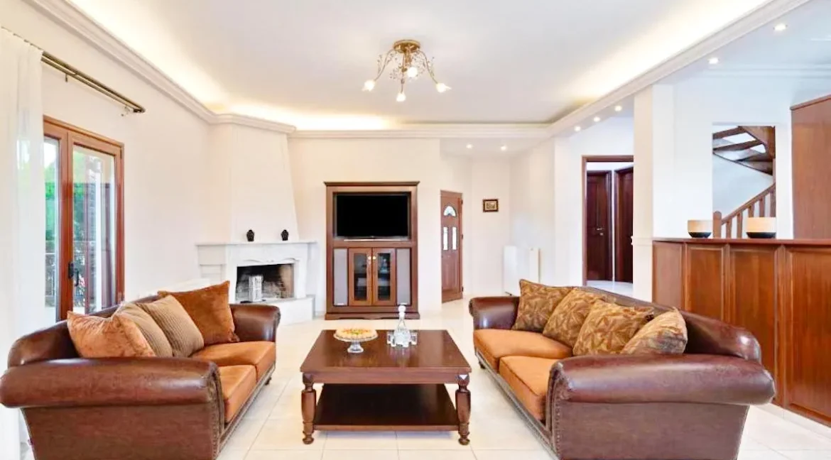 Luxurious Maisonette with Pool for Sale in Crete 30