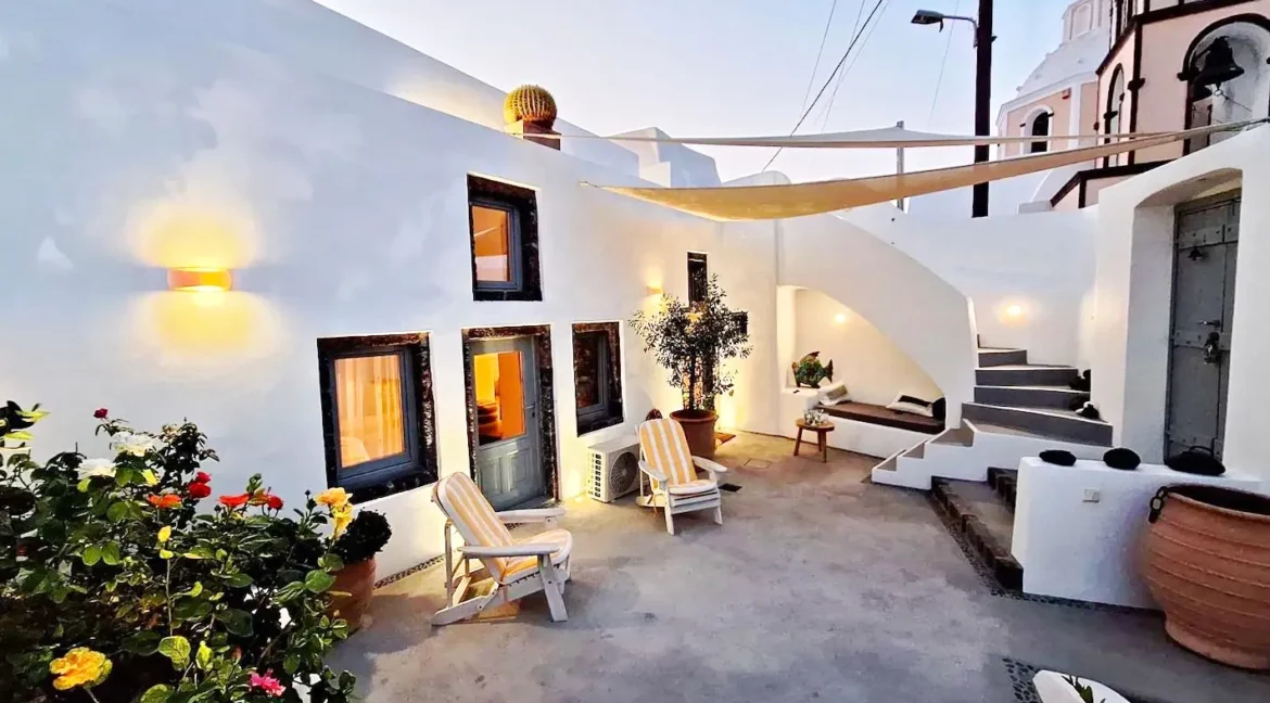 Single-Family Home for sale in Santorini with Beautiful Sea Views 12.jpg