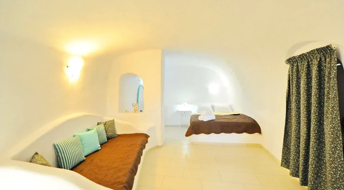 Single-Family Home for sale in Santorini with Beautiful Sea Views 2