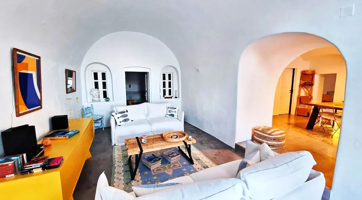 Single-Family Home for sale in Santorini with Beautiful Sea Views 9.jpg