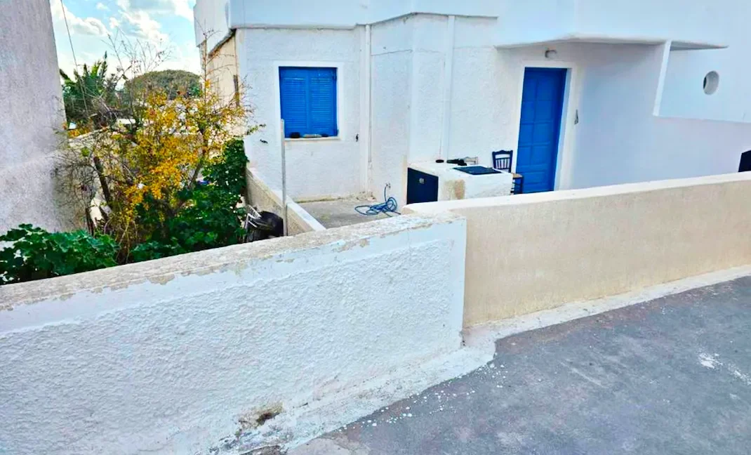 Economy House for Sale in Santorini 12