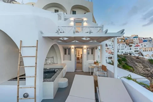 Property of 2 Suites for Sale in Oia, Santorini 12