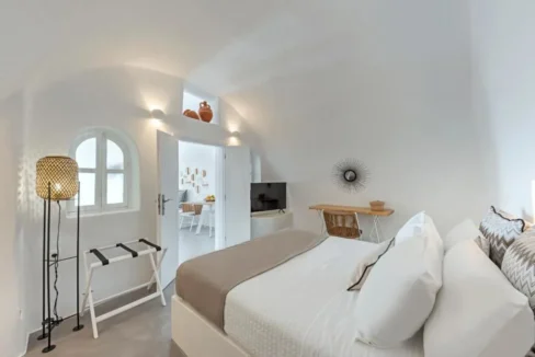 Property of 2 Suites for Sale in Oia, Santorini 2