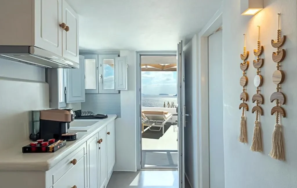 Property of 2 Suites for Sale in Oia, Santorini 7