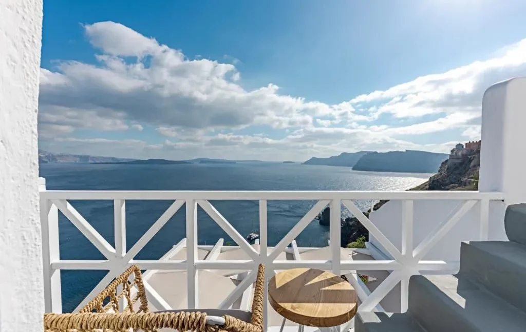 Property of 2 Suites for Sale in Oia, Santorini 9