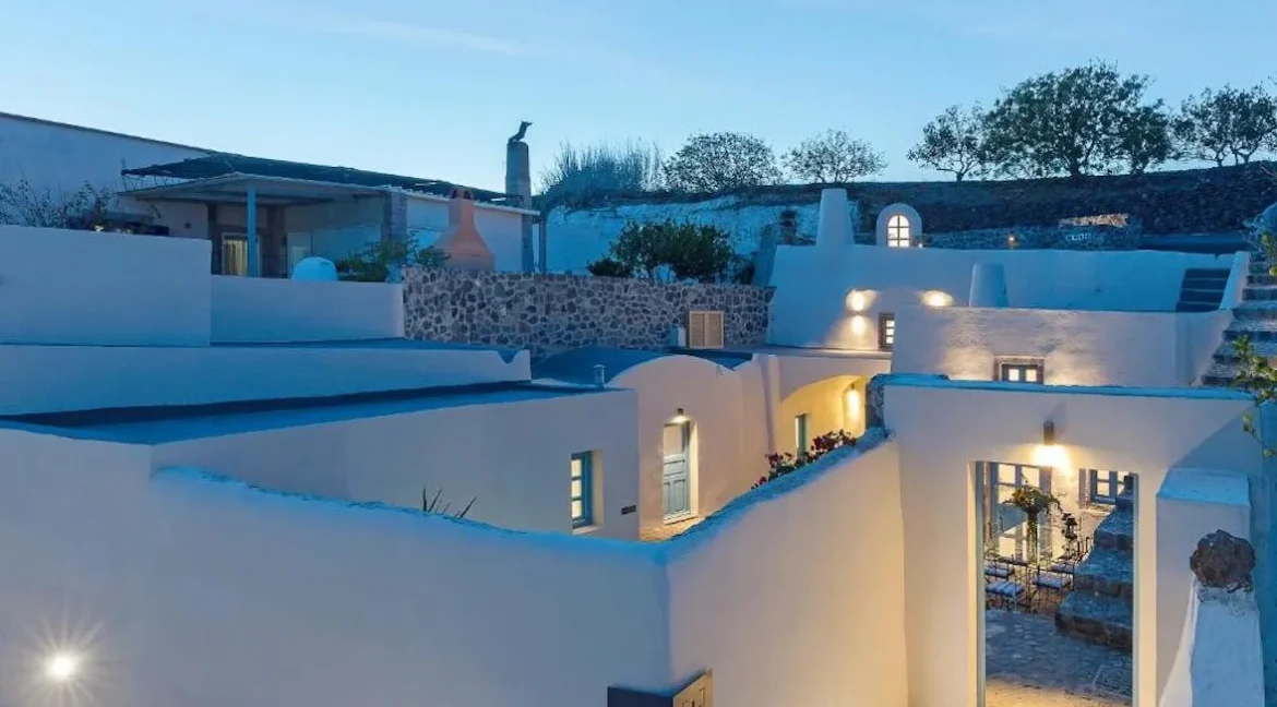 20th-Century Winery Turned into 3 apartments Villa for sale in Santorini 10