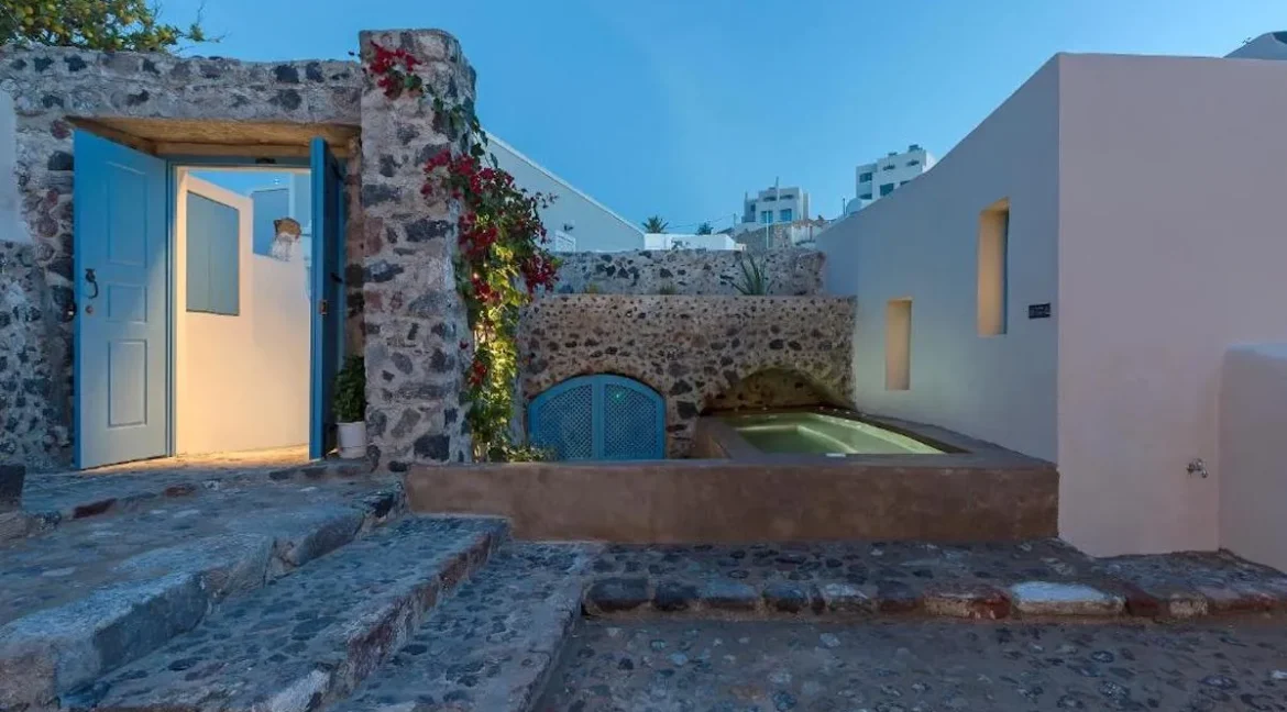 20th-Century Winery Turned into 3 apartments Villa for sale in Santorini 11