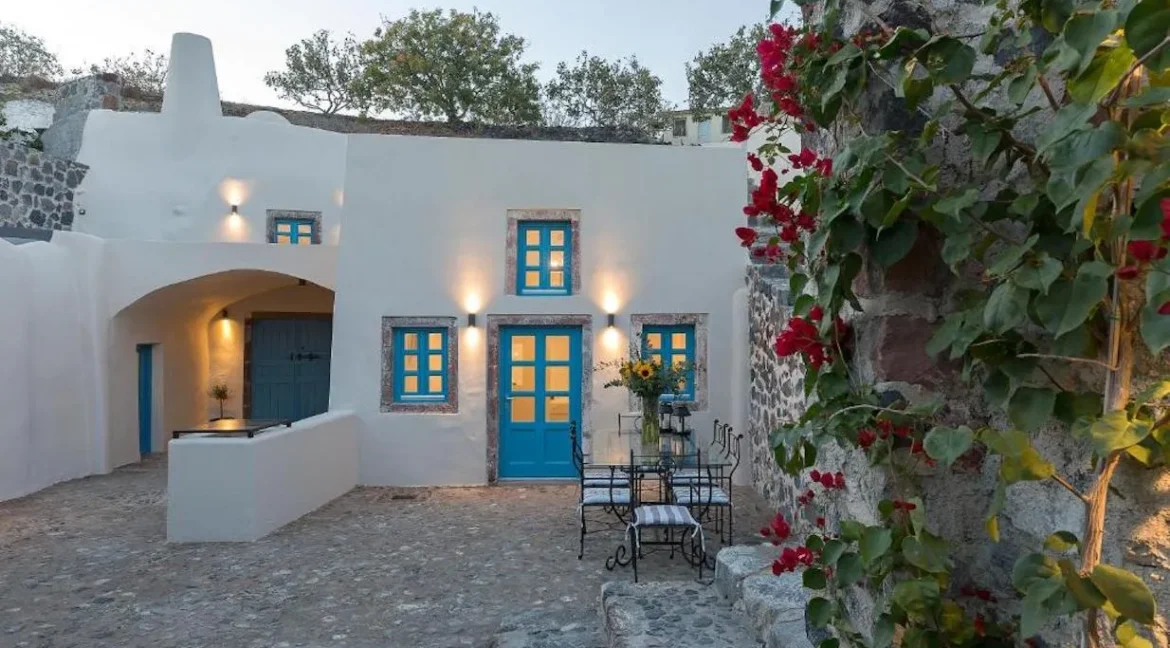 20th-Century Winery Turned into 3 apartments Villa for sale in Santorini 12