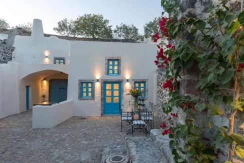 20th-Century Winery Turned into 3 apartments Villa for sale in Santorini 12