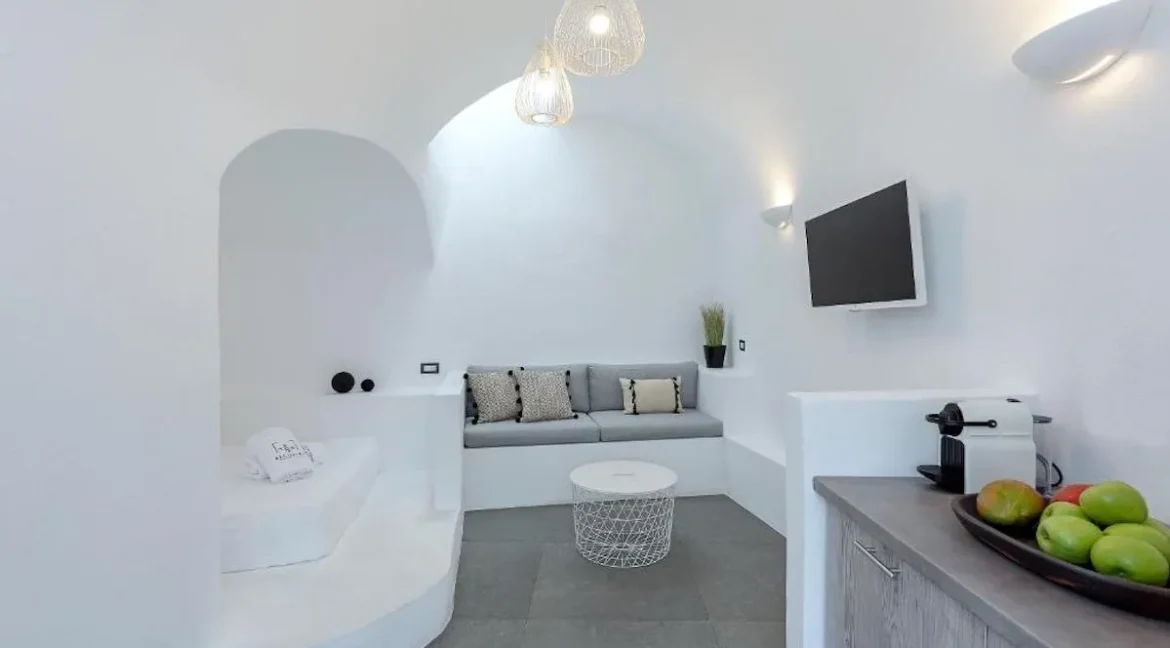 20th-Century Winery Turned into 3 apartments Villa for sale in Santorini 15