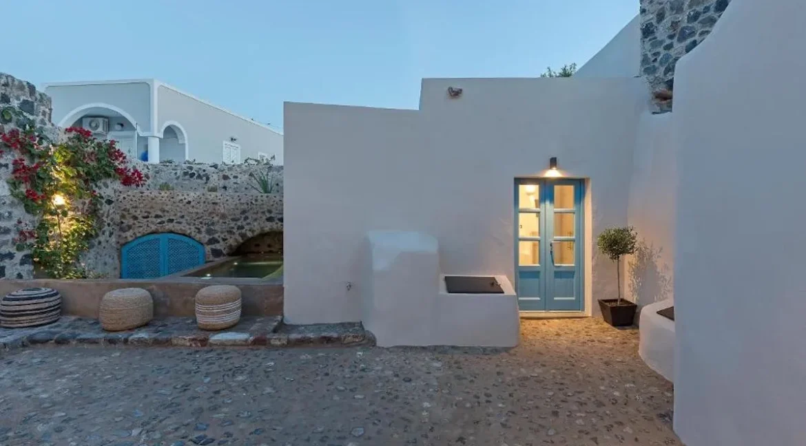 20th-Century Winery Turned into 3 apartments Villa for sale in Santorini 16