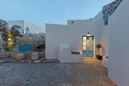 20th-Century Winery Turned into 3 apartments Villa for sale in Santorini 16