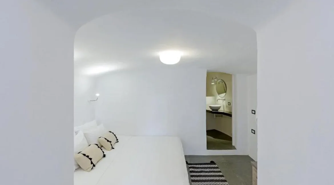 20th-Century Winery Turned into 3 apartments Villa for sale in Santorini 18