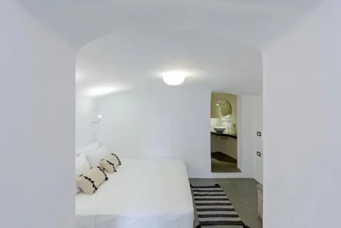 20th-Century Winery Turned into 3 apartments Villa for sale in Santorini 18