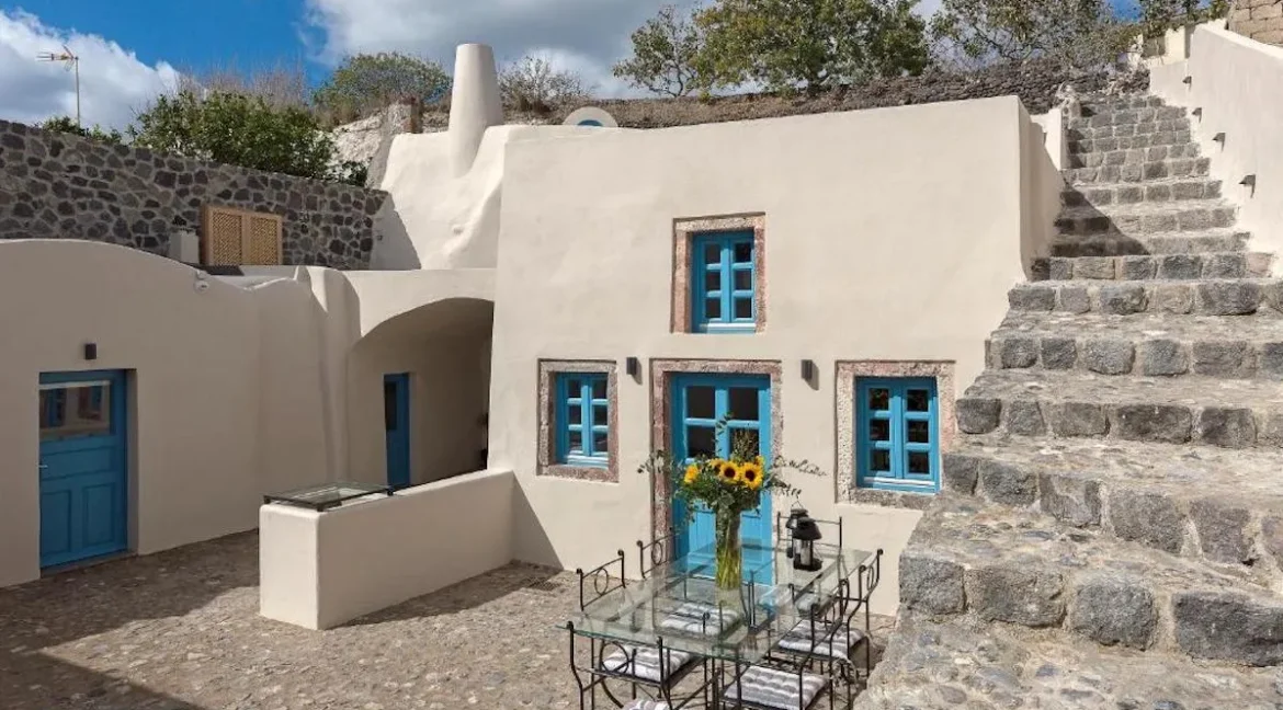 20th-Century Winery Turned into 3 apartments Villa for sale in Santorini 2