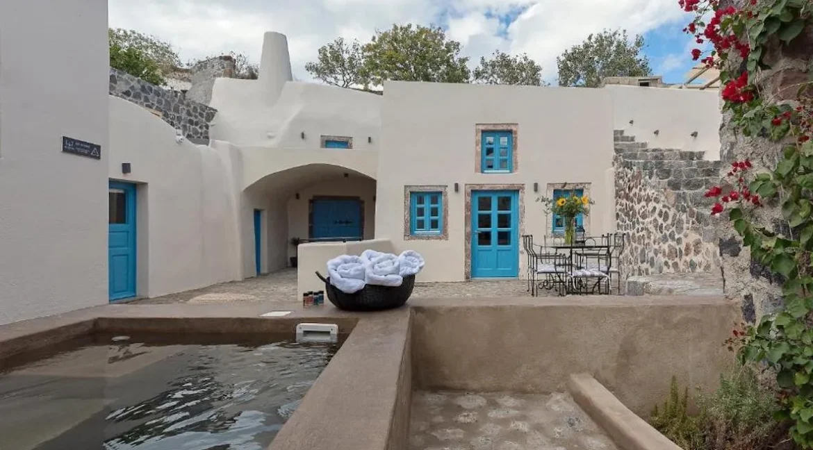 20th-Century Winery Turned into 3 apartments Villa for sale in Santorini 29