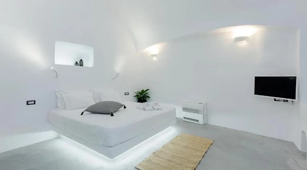 20th-Century Winery Turned into 3 apartments Villa for sale in Santorini 30