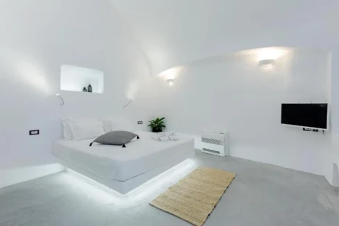 20th-Century Winery Turned into 3 apartments Villa for sale in Santorini 30