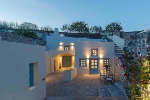 20th-Century Winery Turned into 3 apartments Villa for sale in Santorini 5