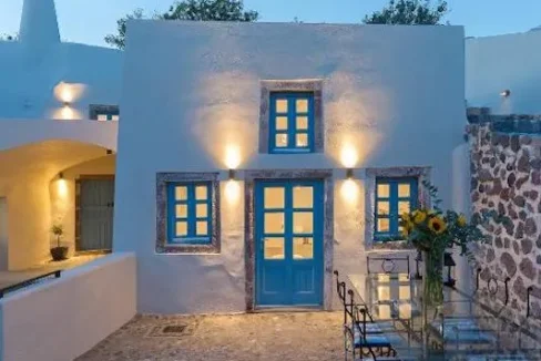 20th-Century Winery Turned into 3 apartments Villa for sale in Santorini 9