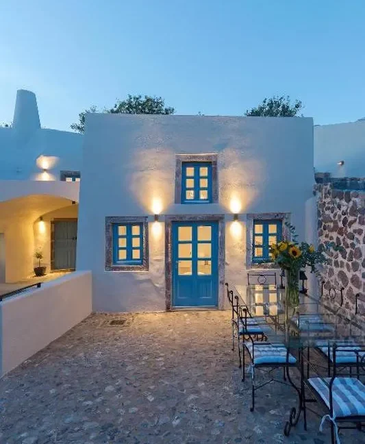 20th-Century Winery Turned into 3 apartments Villa for sale in Santorini 9