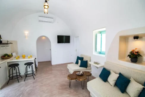 Charming Villa for Sale in Finikia Santorini 10