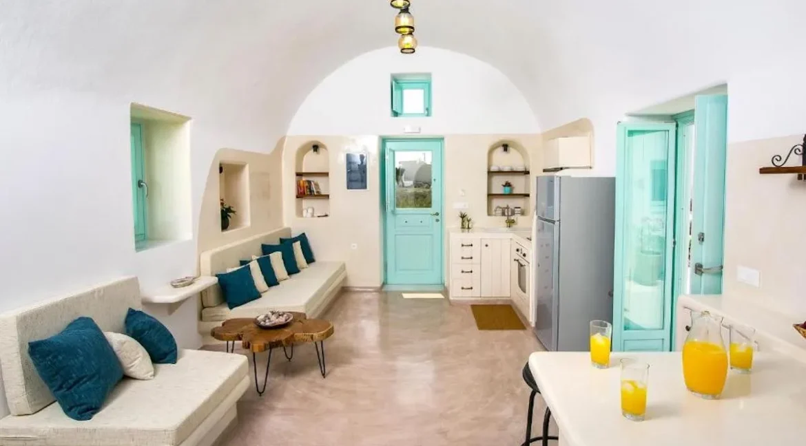 Charming Villa for Sale in Finikia Santorini 8