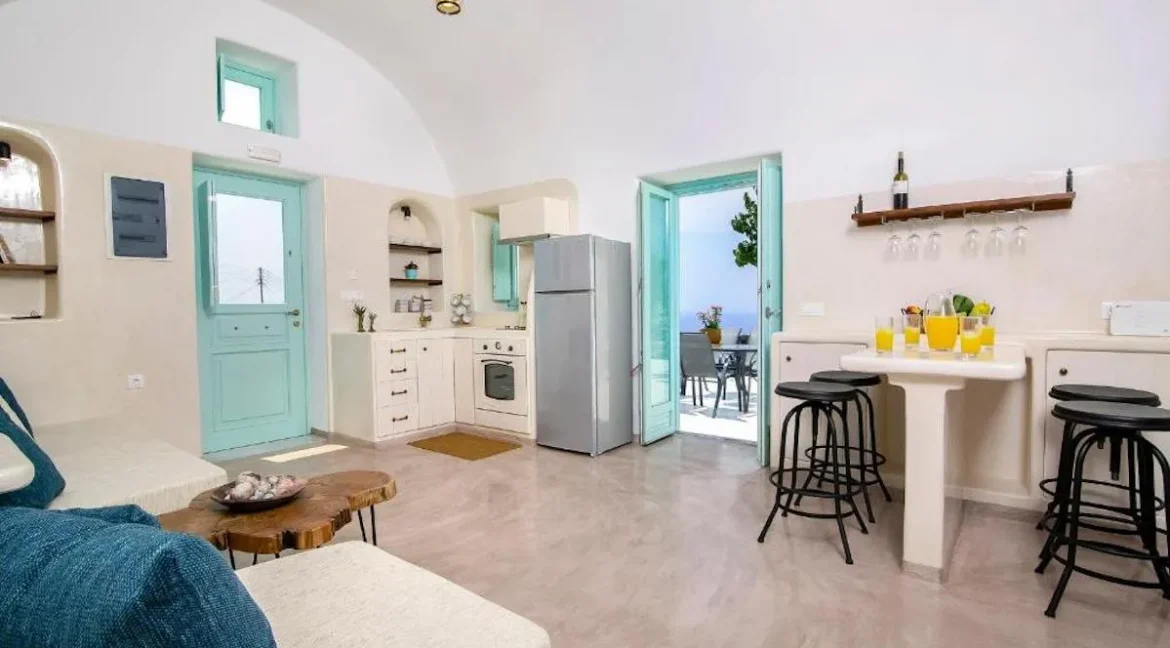 Charming Villa for Sale in Finikia Santorini 9