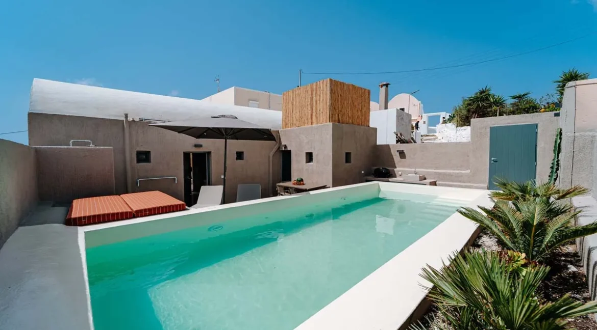 For Sale: Traditional House in Firostefani, Santorini 10