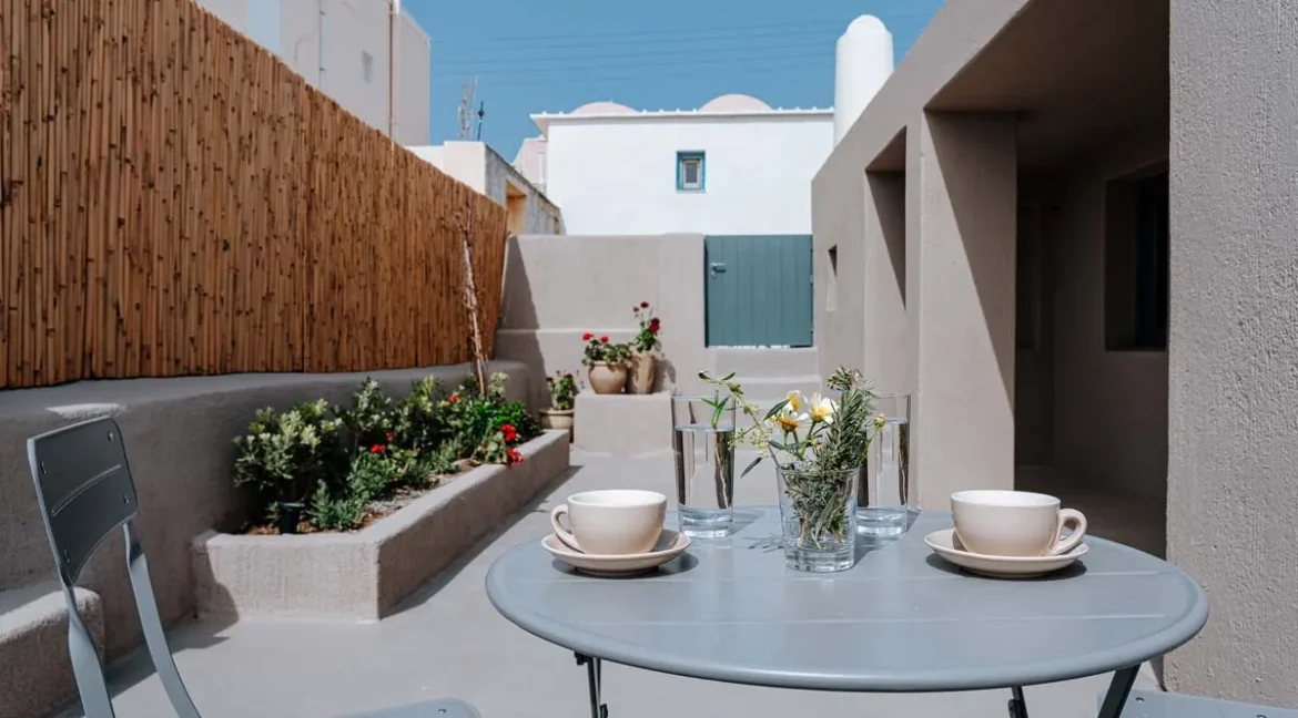 For Sale: Traditional House in Firostefani, Santorini 4