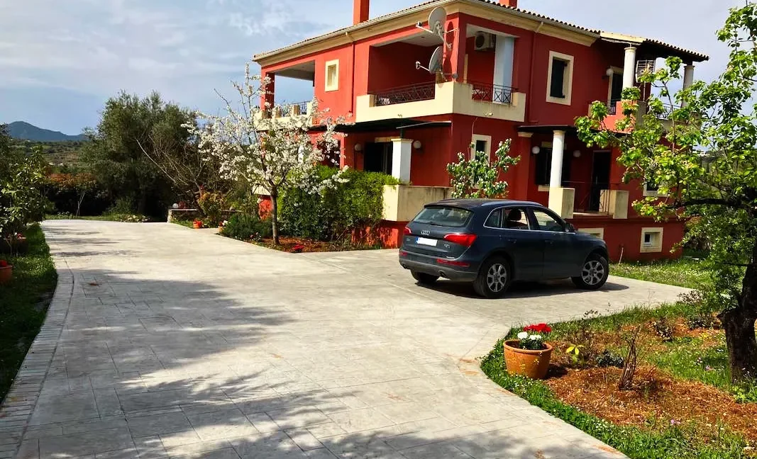 Villa with Swimming Pool for Sale in Central Corfu 1