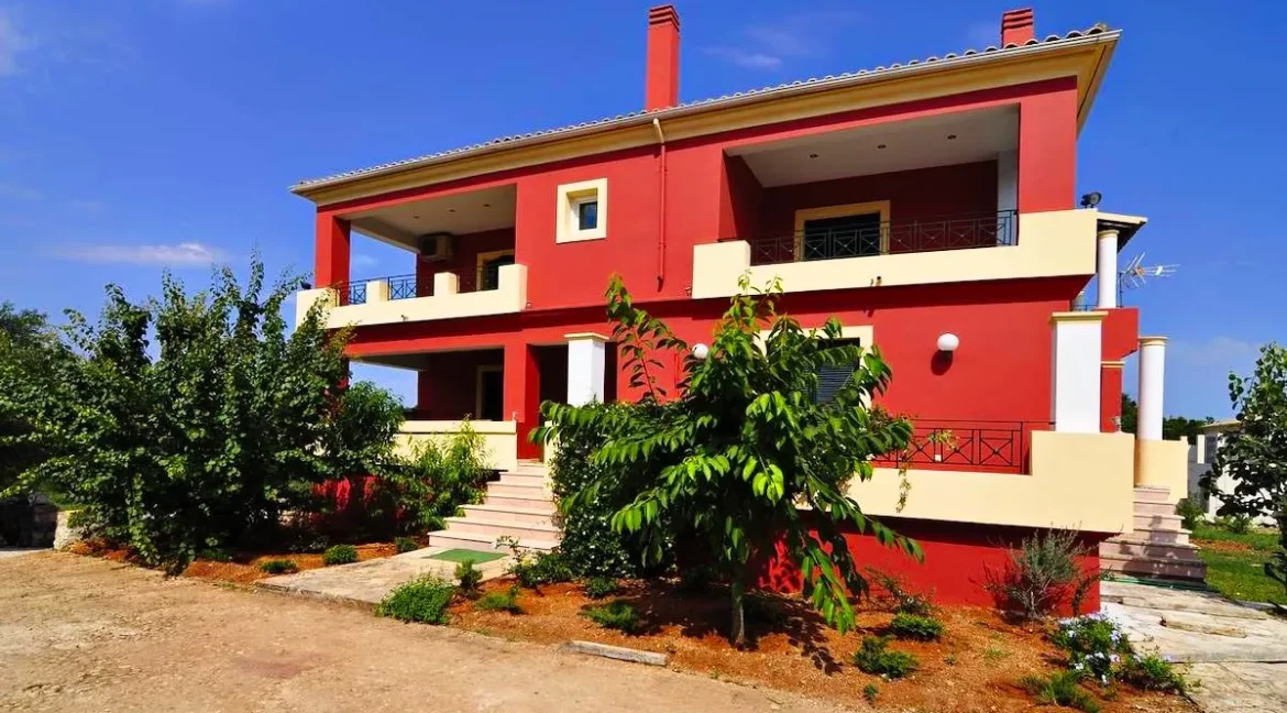 Villa with Swimming Pool for Sale in Central Corfu 30